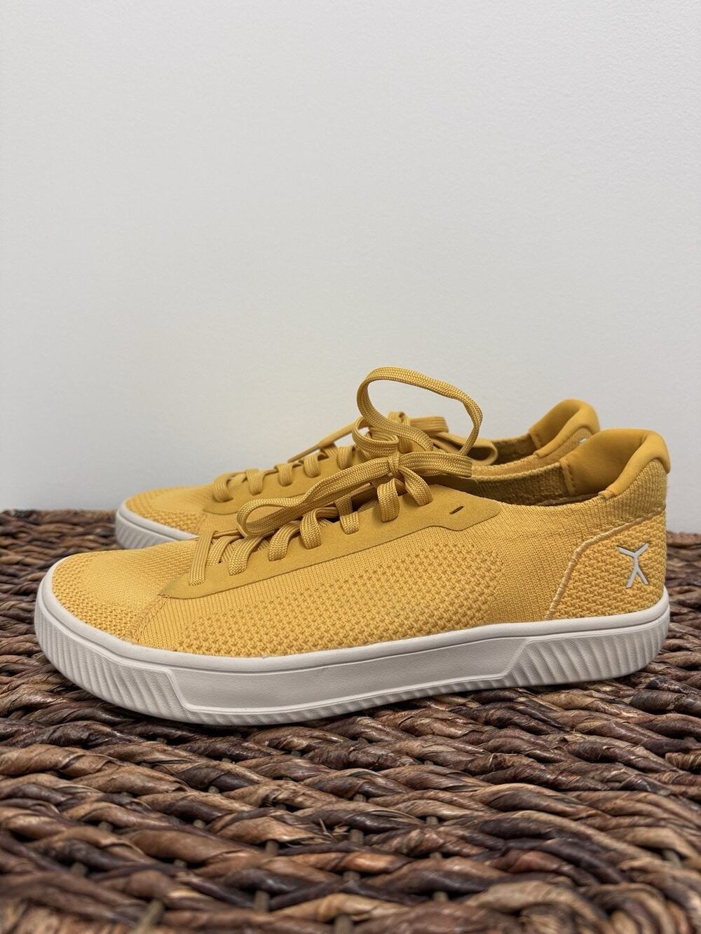 Flux Footwear Adapt Trainer Yellow Men’s 8 Women’s 9.5 Athletic Knit Sneakers